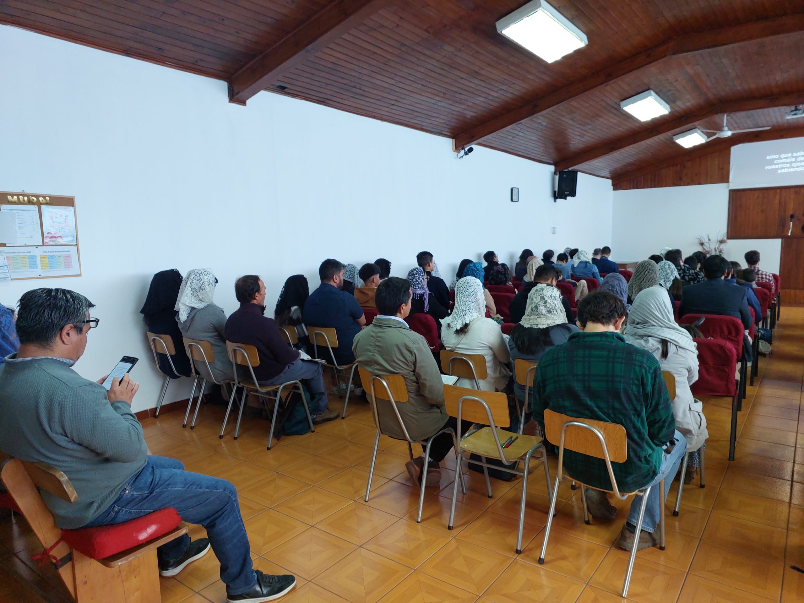 Portada de Una Jornada de Fe y Esperanza: Reflexiones en la Conferencia de Jóvenes